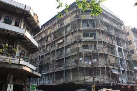 bangkok-china-town-wrecked-building