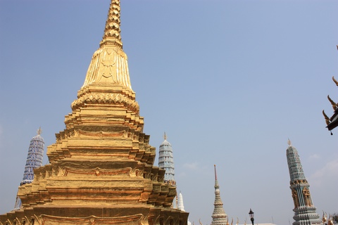 bangkok-emerald-buddha-another-golden-stupa