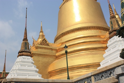 bangkok-emerald-buddha-temple-golden-stupa-detai