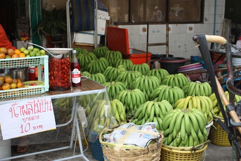bangkok-flowers-market-vegetables-baskets