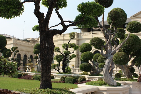 bangkok-royal-palace-garden