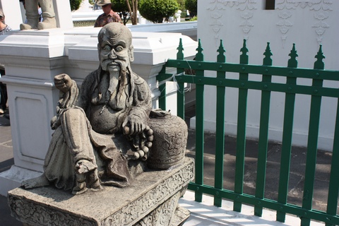 bangkok-wat-arun-small-statue-guardian