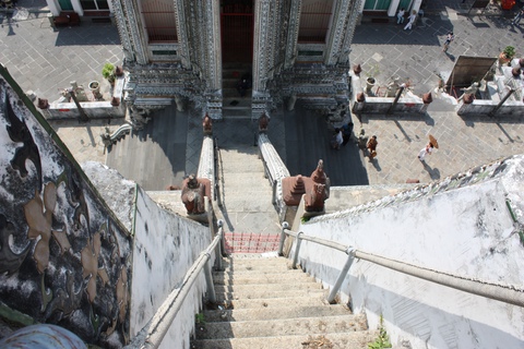 bangkok-wat-arun-steep-stairs-from-top