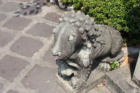 bangkok-wat-pho-little-lion-guardian